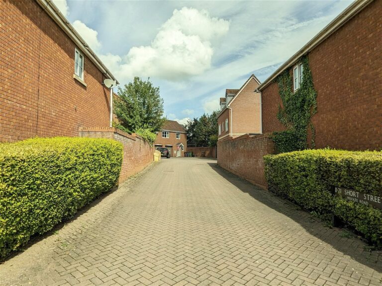 Short Street, Dickens Heath