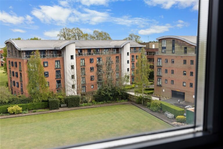 THIRD FLOOR ONE BED APARTMENT