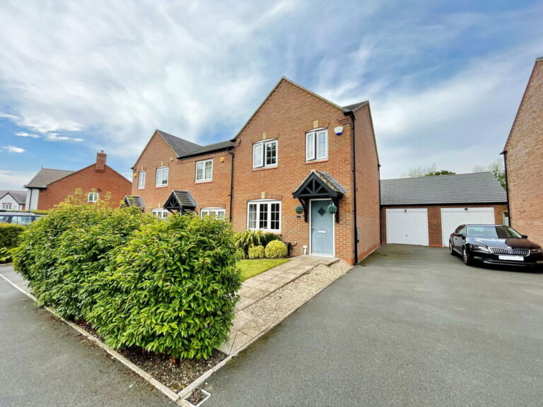 Dewberry Road, Tidbury Green, Solihull, B90 1UH