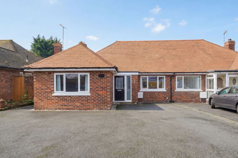Oberon Drive, Shirley