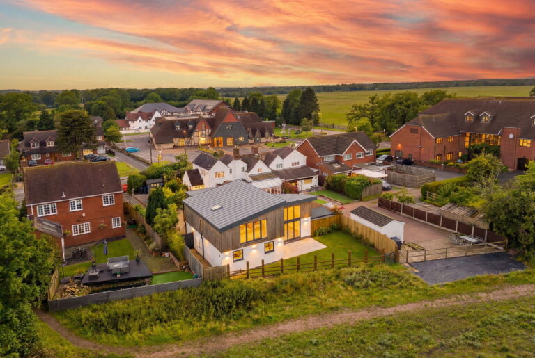 Stratford Road, Hockley Heath, B94 6NW