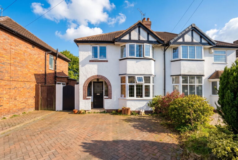 Cheshire Avenue, Shirley