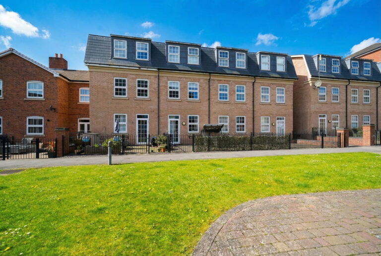 Main Street, Dickens Heath, Solihull, B90 1GE