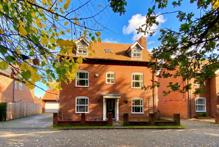 Round Close, Dickens Heath