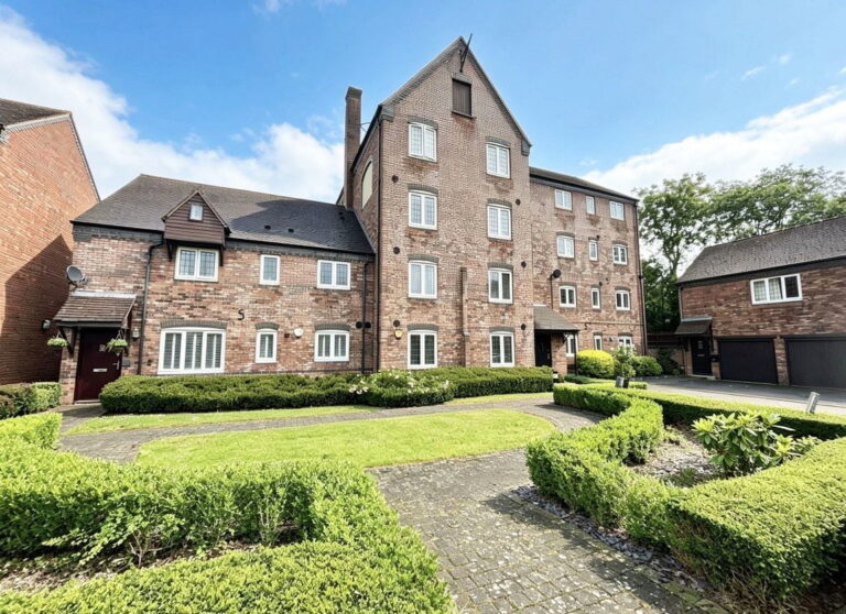 Broom Lane, Dickens Heath
