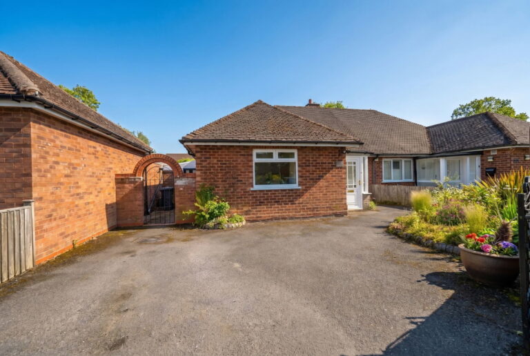 Dovedale Avenue, Shirley