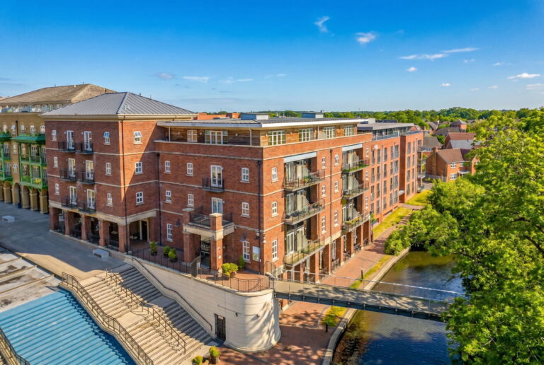 Waters Edge, Waterside, Dickens Heath