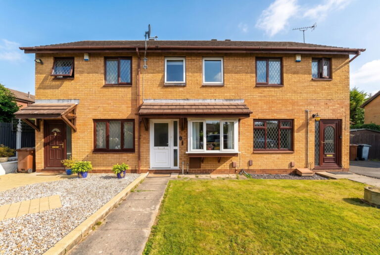 Sandbarn Close, Monkspath