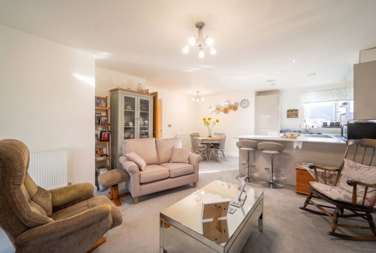 24 Oakview, Richard Lewis Way, Shirley, B90 3FX