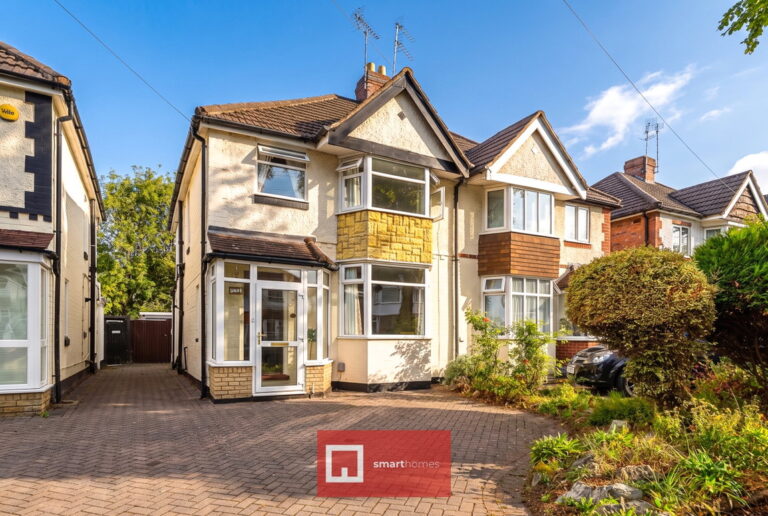 Sandy Hill Road, Shirley